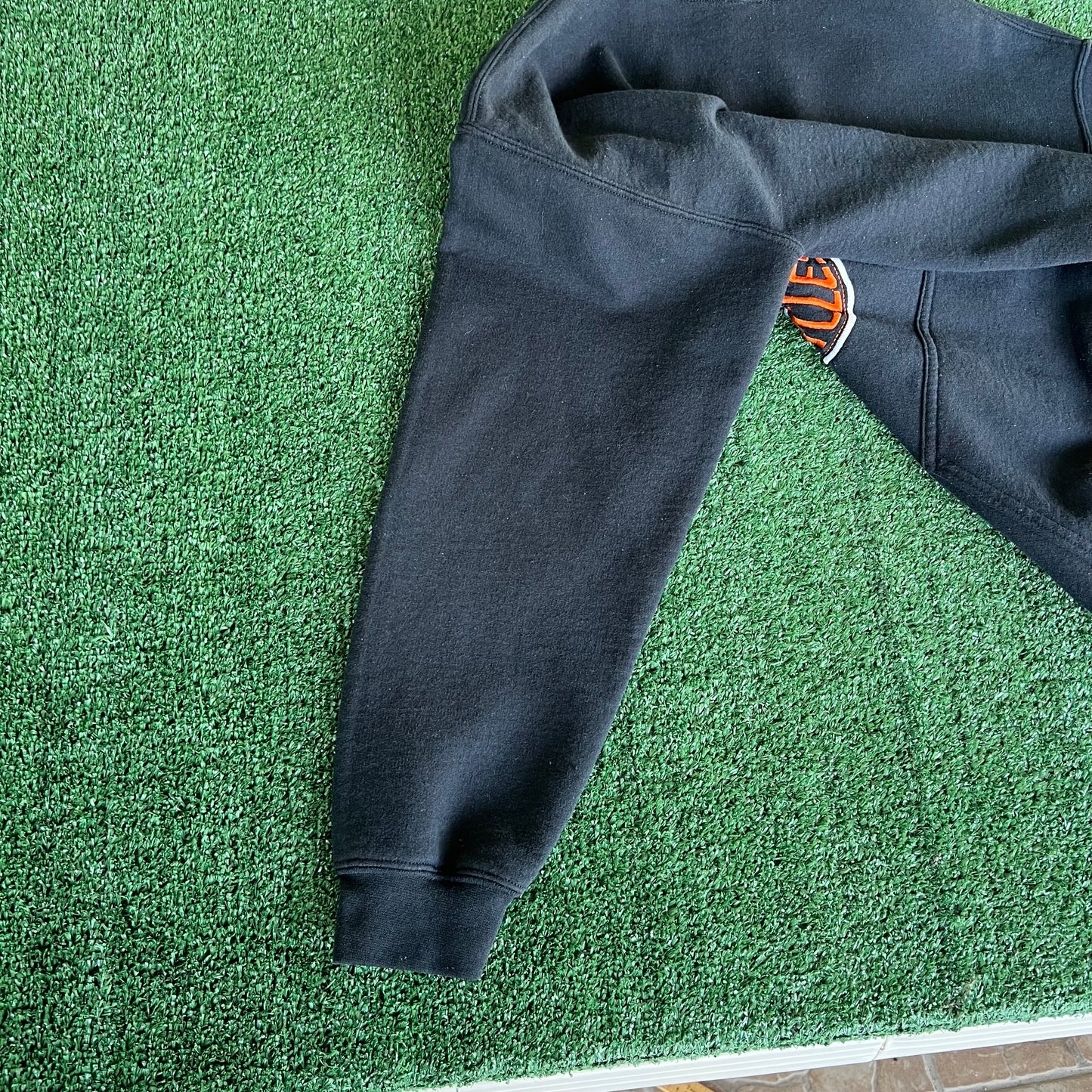 Y2K Men's Harley-Davidson Embroidered Logo Faded Black Hoodie - Medium