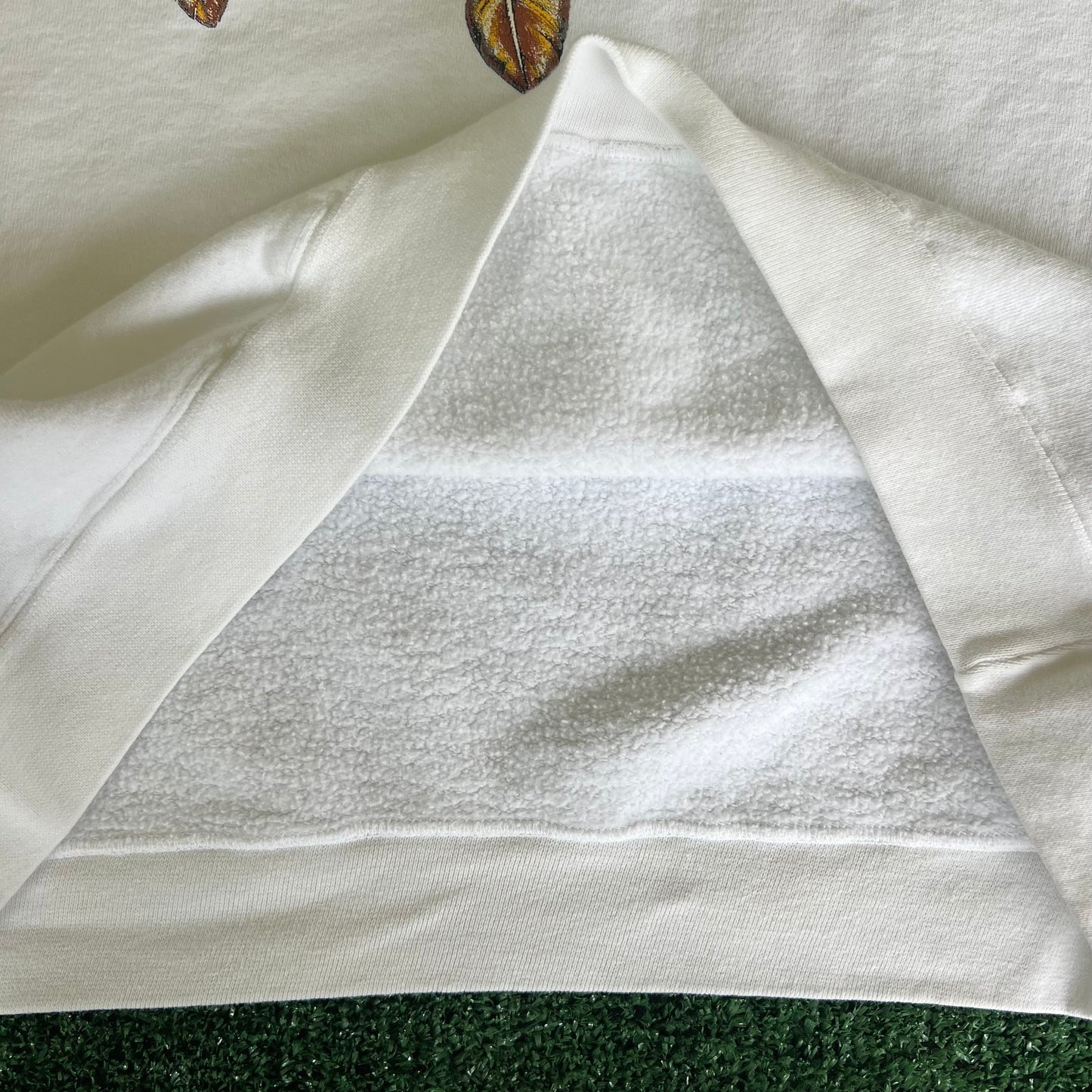 90s Wolves Nature White Crewneck Sweatshirt - Large