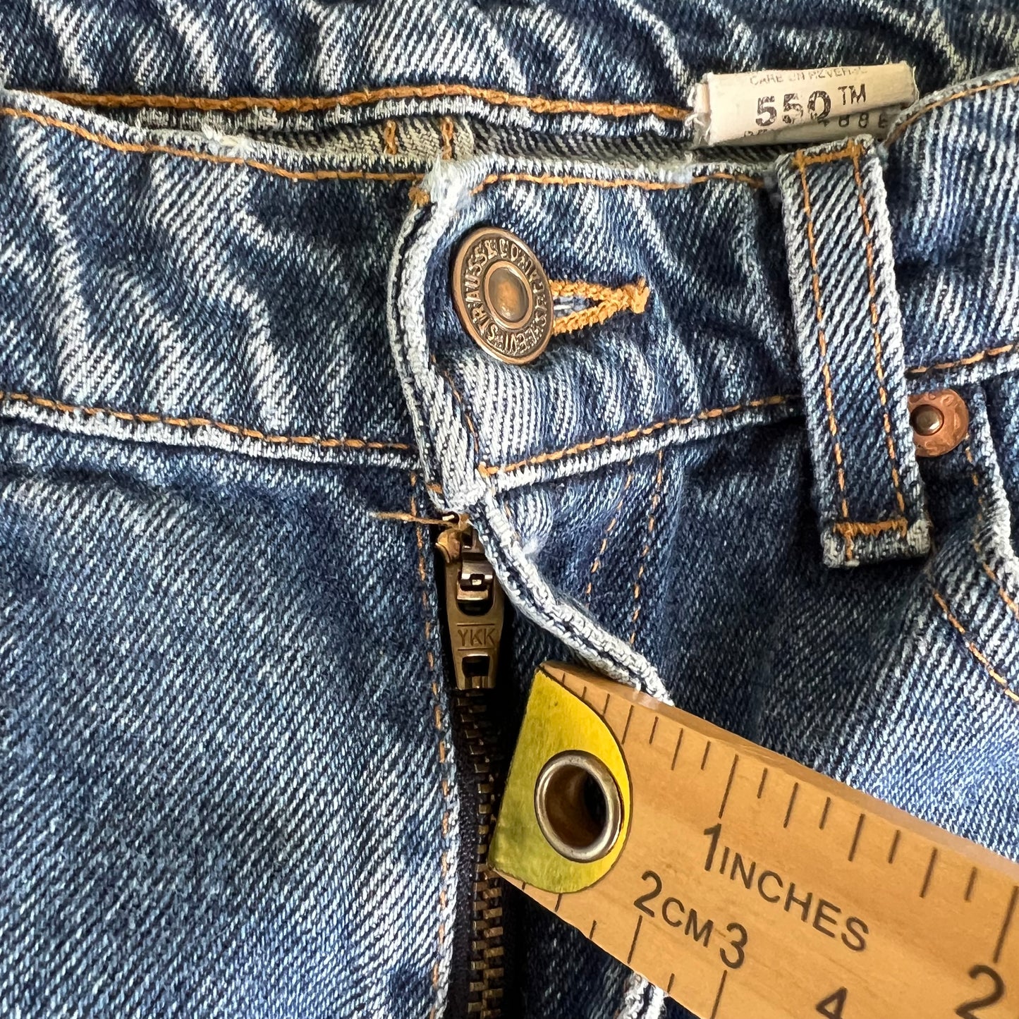 90s Levi's 550  Relaxed Taper Blue Jeans - 32x30.5"