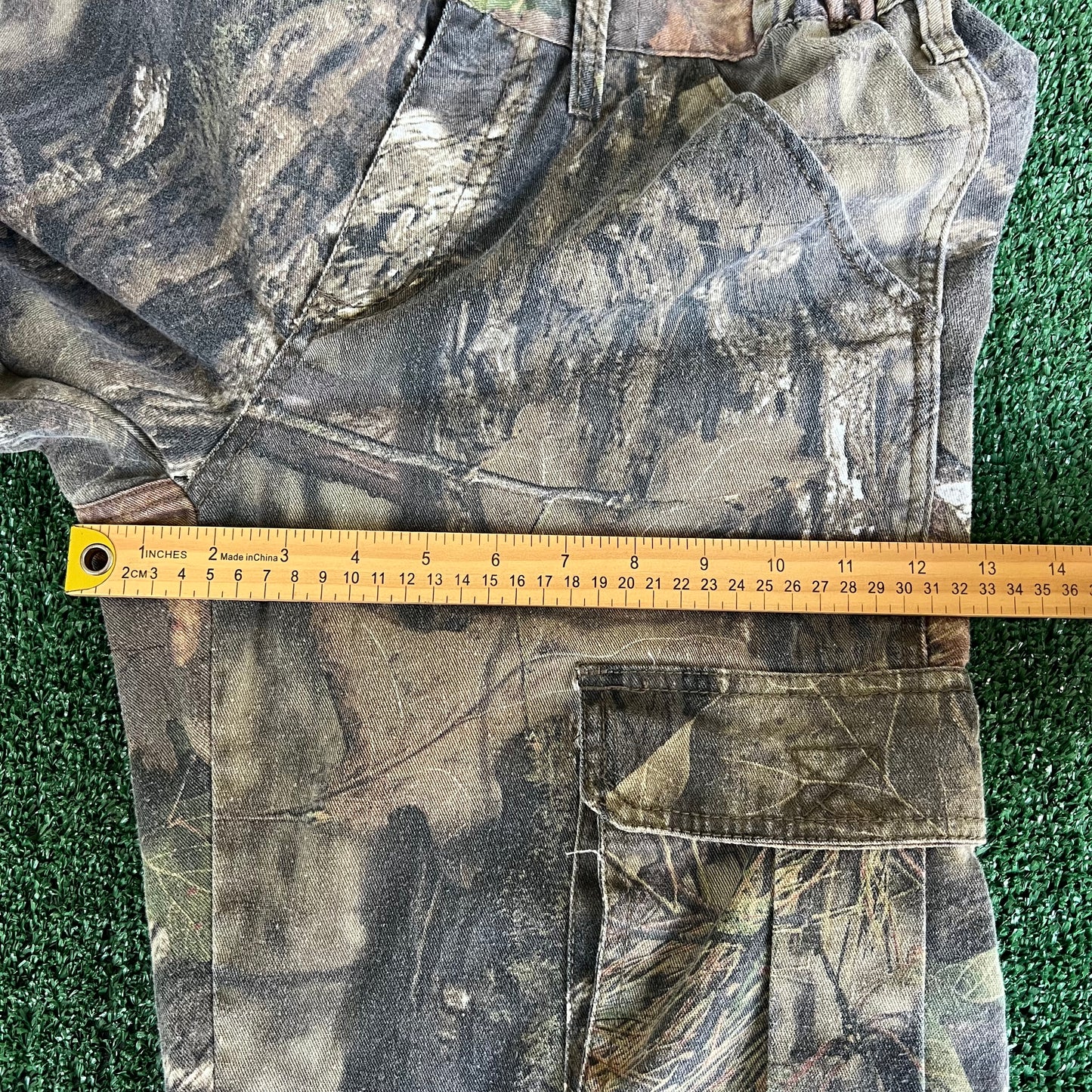 Women's Y2K Mossy Oak Camouflage Cargo Pants - 31x30.25" Small