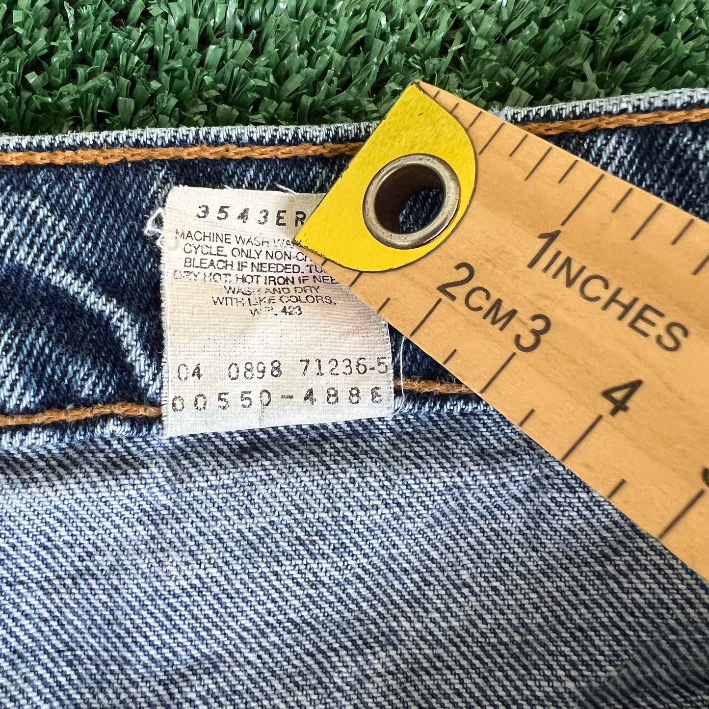 90s Levi's 550  Relaxed Taper Blue Jeans - 32x30.5"