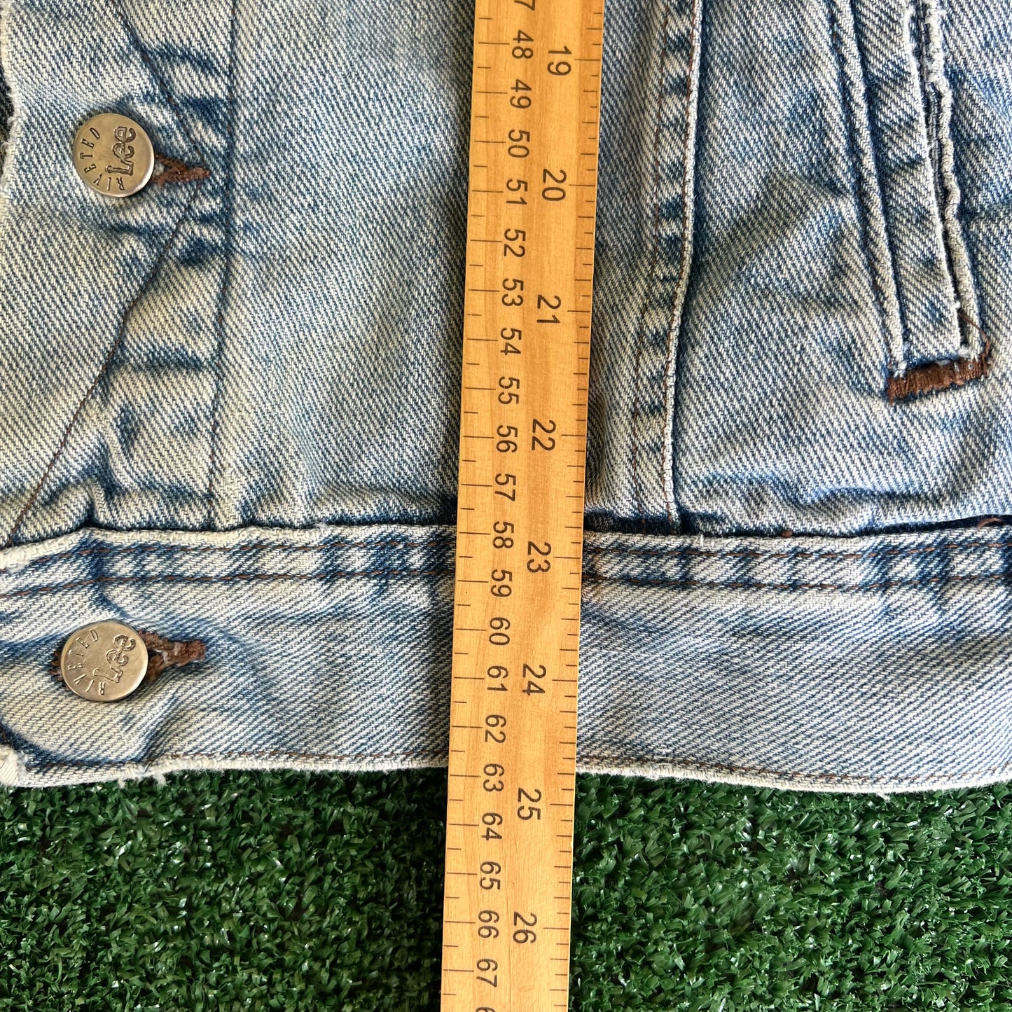 90s Lee Riveted Light Wash Blue Jean Jacket - Medium