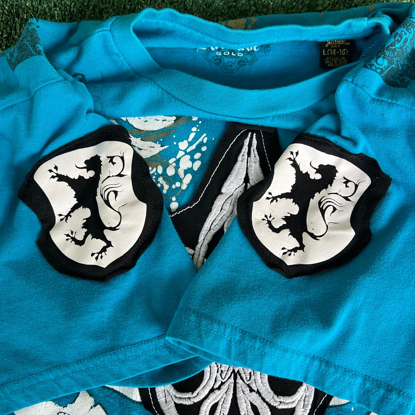 Y2K Attitude Gold Tribal Wings Teal Blue T-Shirt - Medium