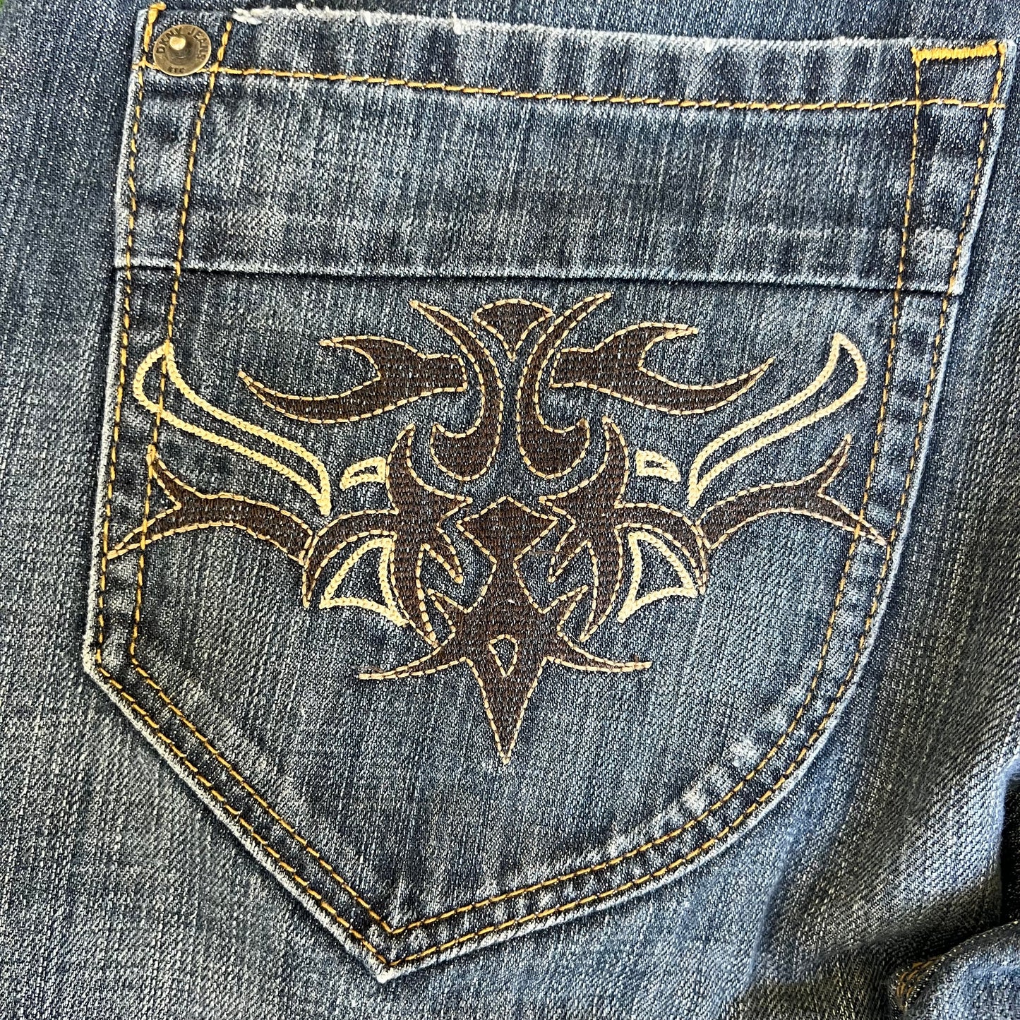 Vintage Y2K Men's DKNY SOHO Relaxed Straight Tribal Embroider Blue Jeans 34x29"