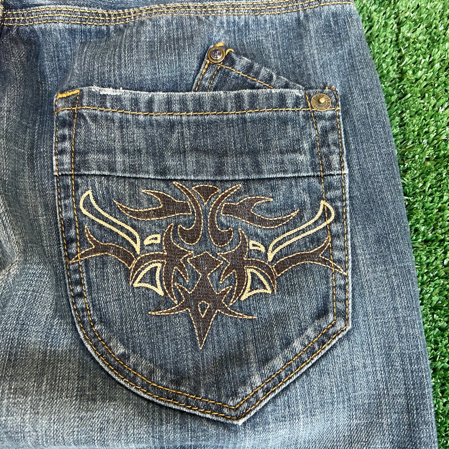 Vintage Y2K Men's DKNY SOHO Relaxed Straight Tribal Embroider Blue Jeans 34x29"