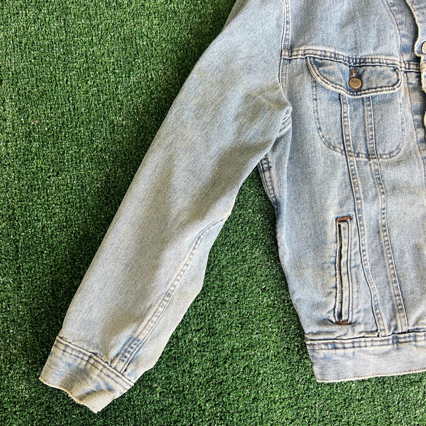 90s Lee Riveted Light Wash Blue Jean Jacket - Medium