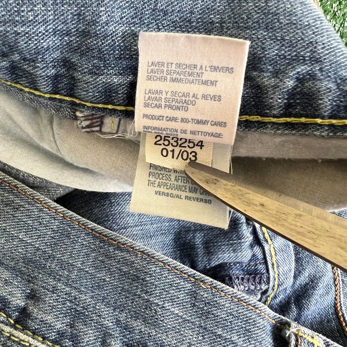 Y2K Tommy Hilfiger Baggy Skate Blue Jean Shorts - 37x13"
