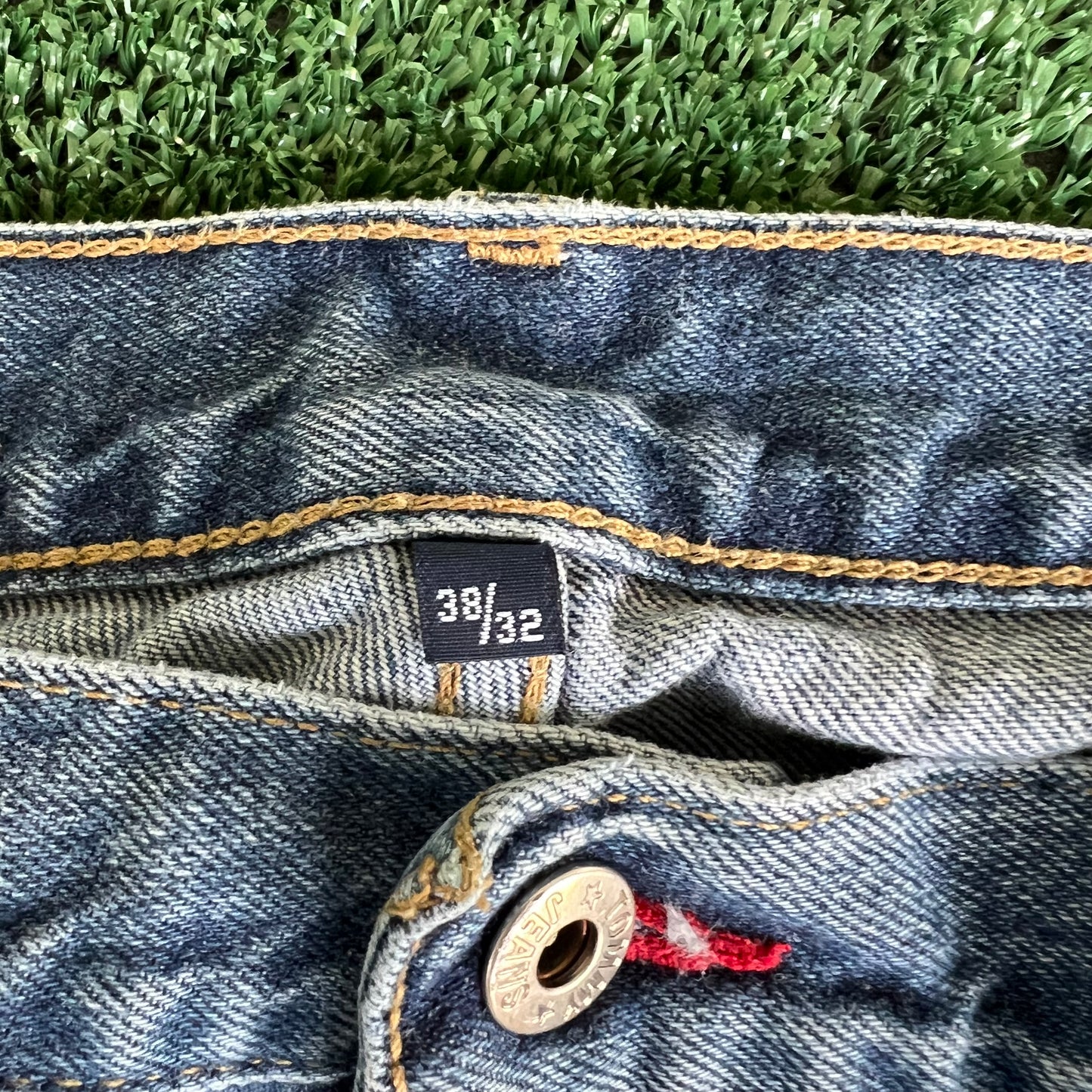 Y2K Tommy Hilfiger Baggy Straight Medium Wash Blue Jeans - 39x30.5" 19" Openings