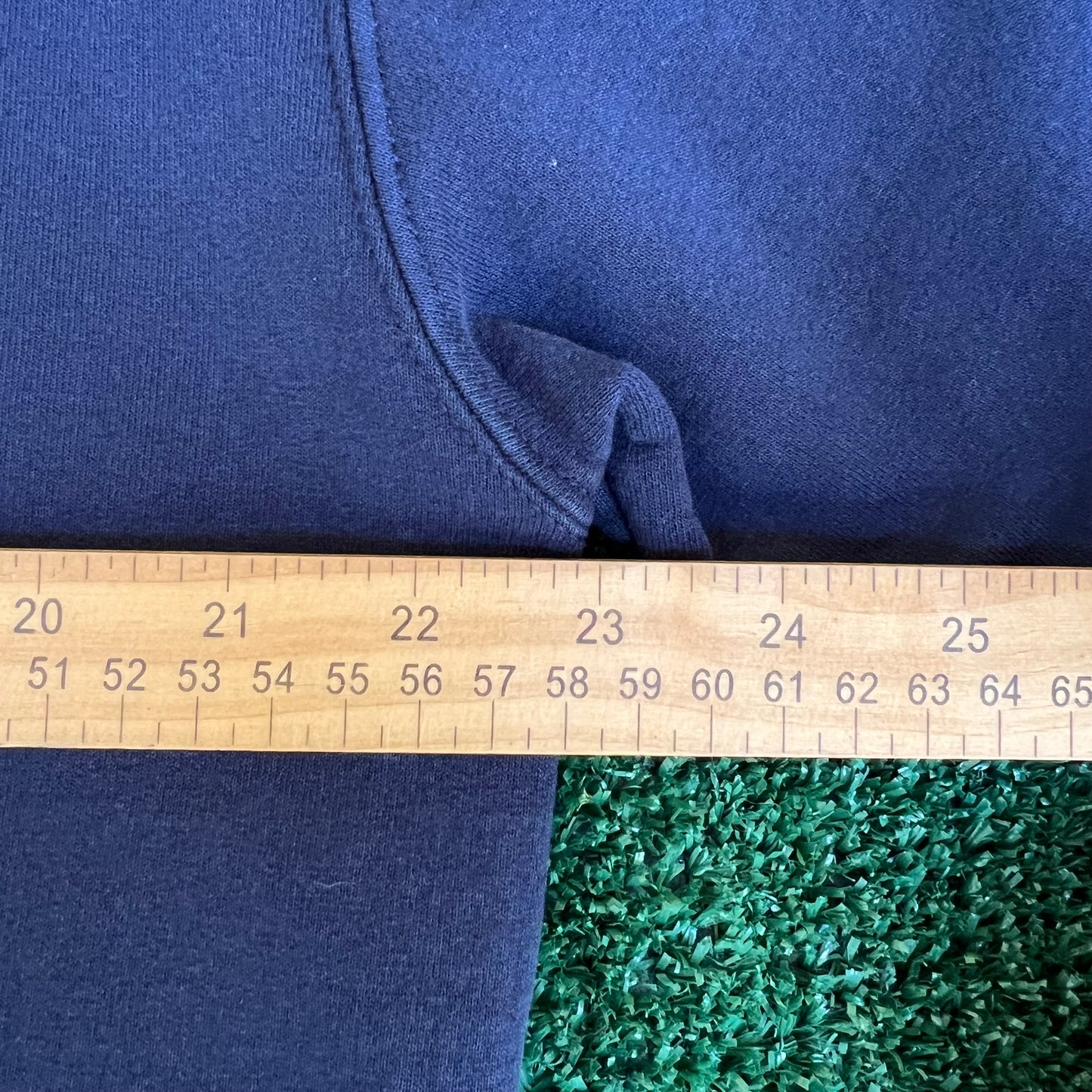VTG Y2K Men's Champion UMass Dartmouth Massachusetts Navy Blue Boxy Hoodie - Large