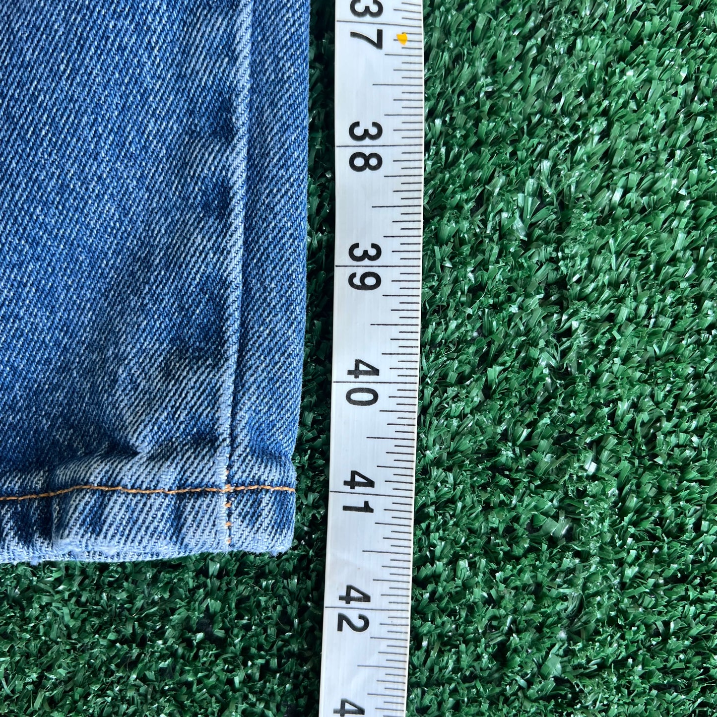 90s Levi's 550  Relaxed Taper Blue Jeans - 32x30.5"