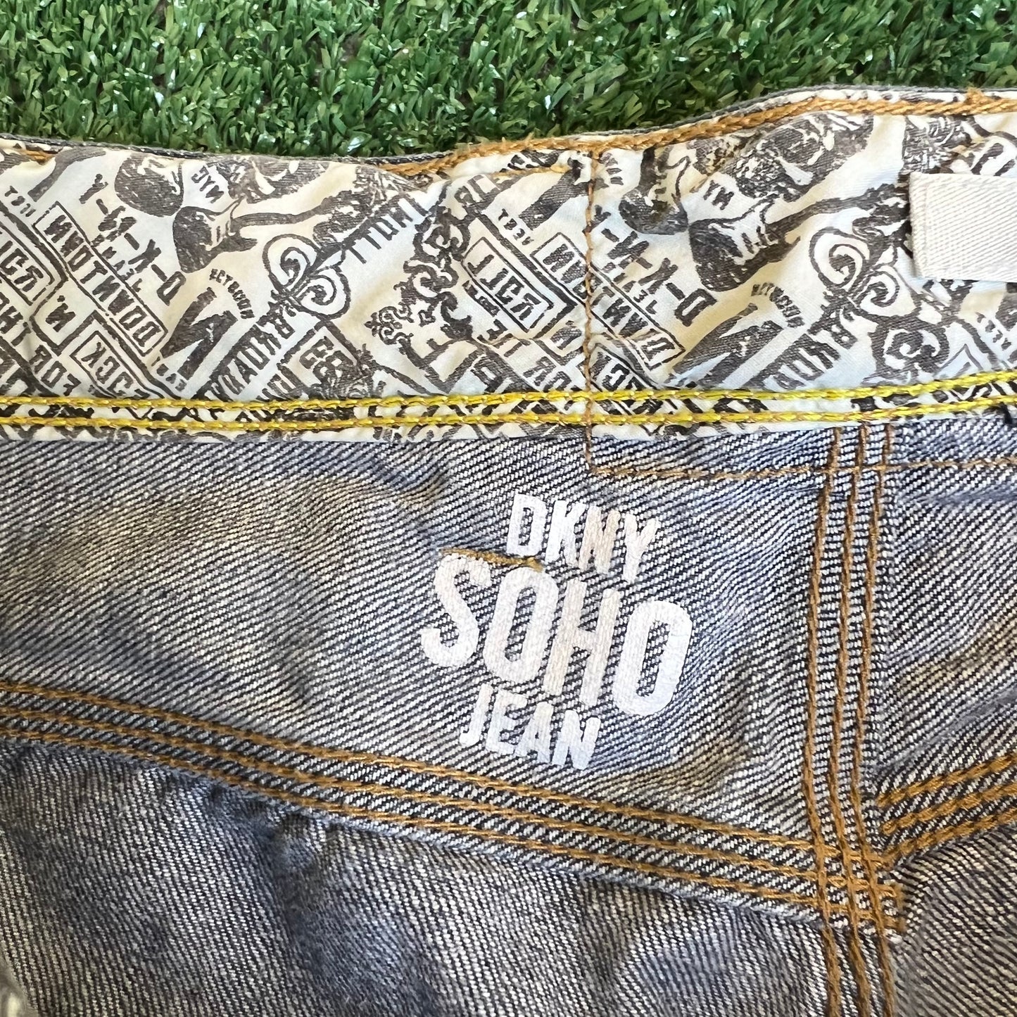 Vintage Y2K Men's DKNY SOHO Relaxed Straight Tribal Embroider Blue Jeans 34x29"
