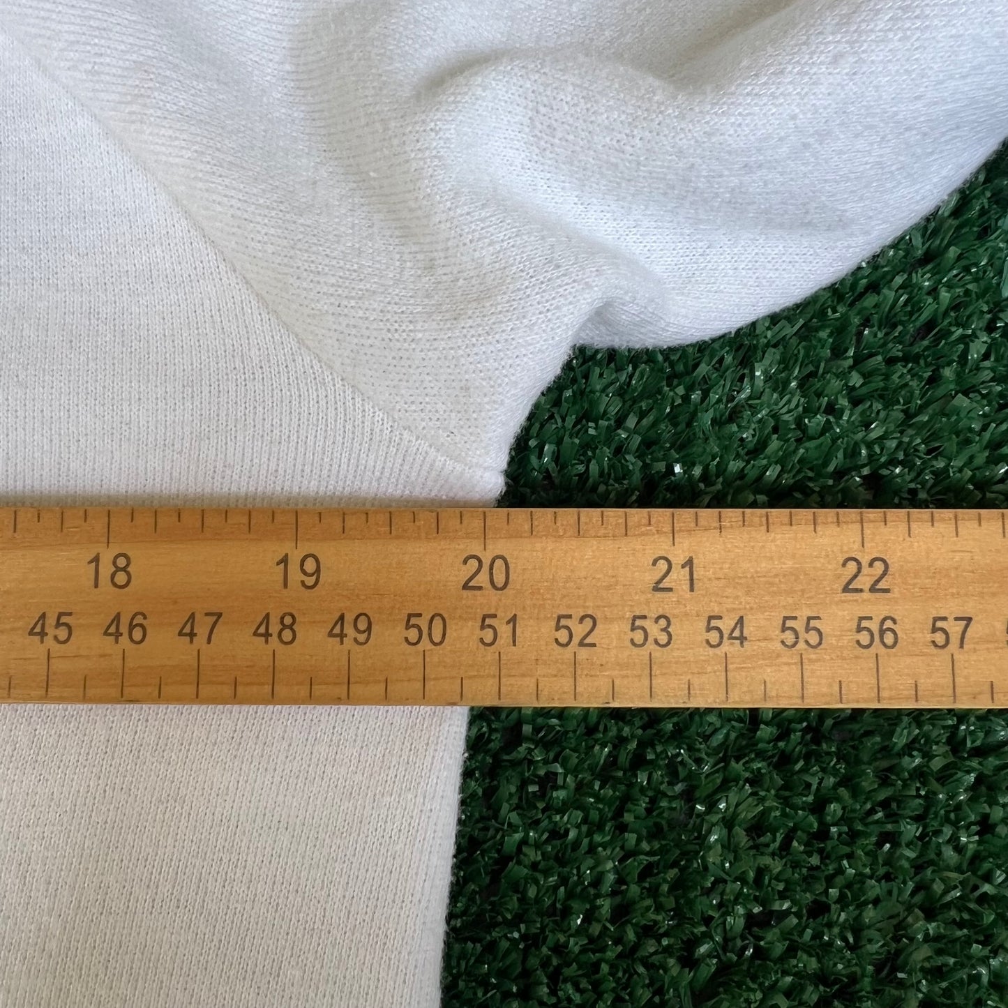 Vintage 1984 Men's Elton John Tour White Raglan Cut Crewneck Sweatshirt Small 20x24"