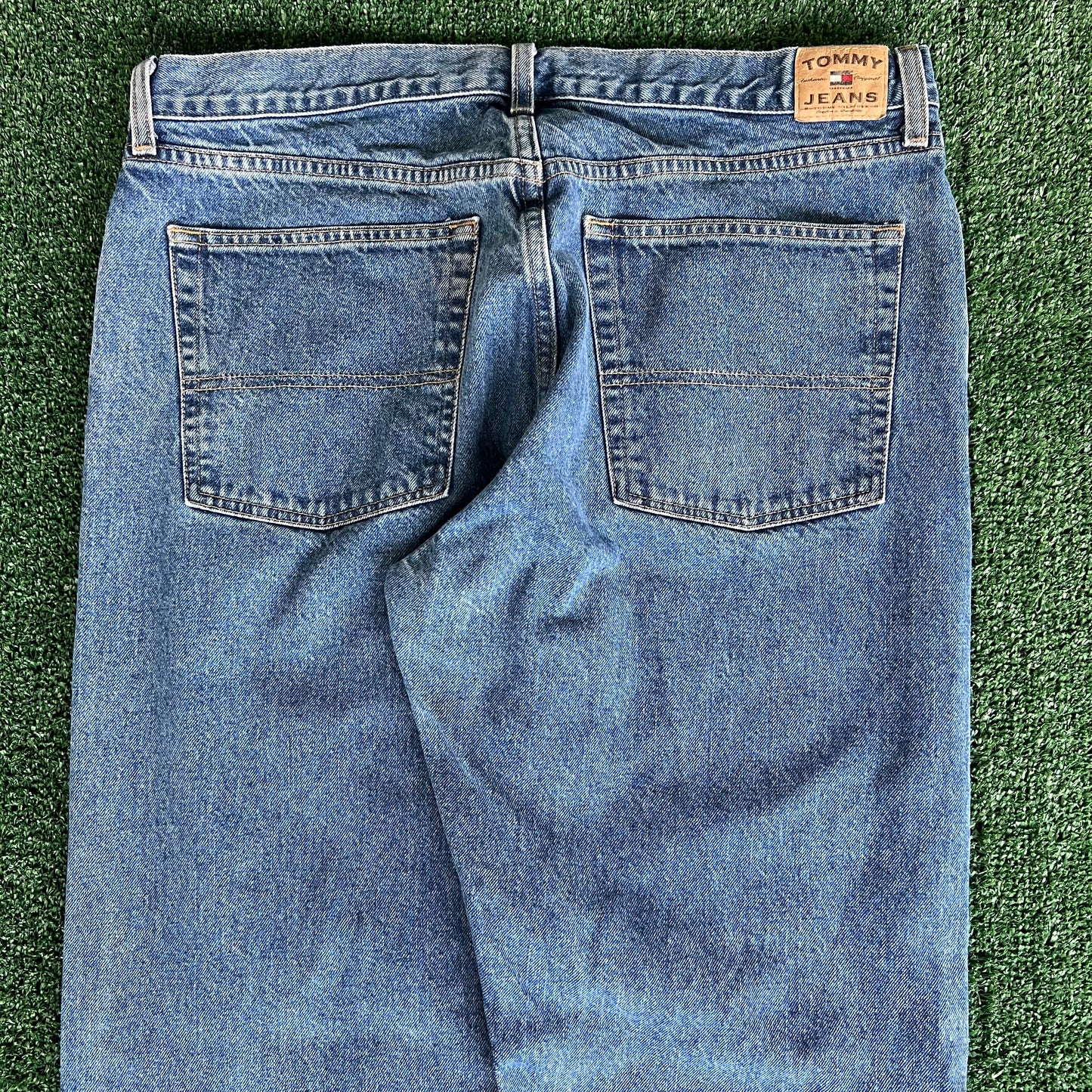 Y2K Tommy Hilfiger Baggy Straight Medium Wash Blue Jeans - 39x30.5" 19" Openings