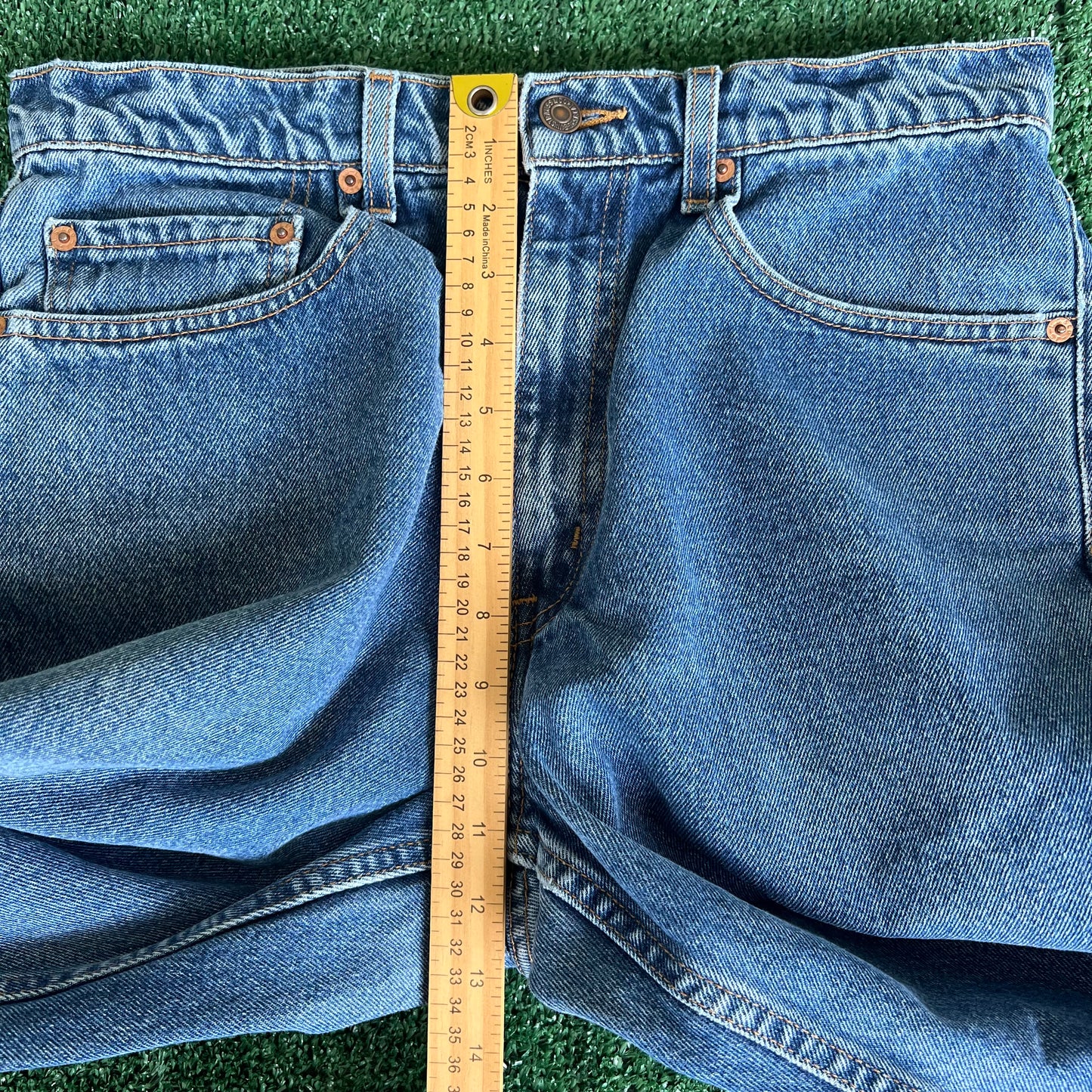 90s Levi's 550  Relaxed Taper Blue Jeans - 32x30.5"