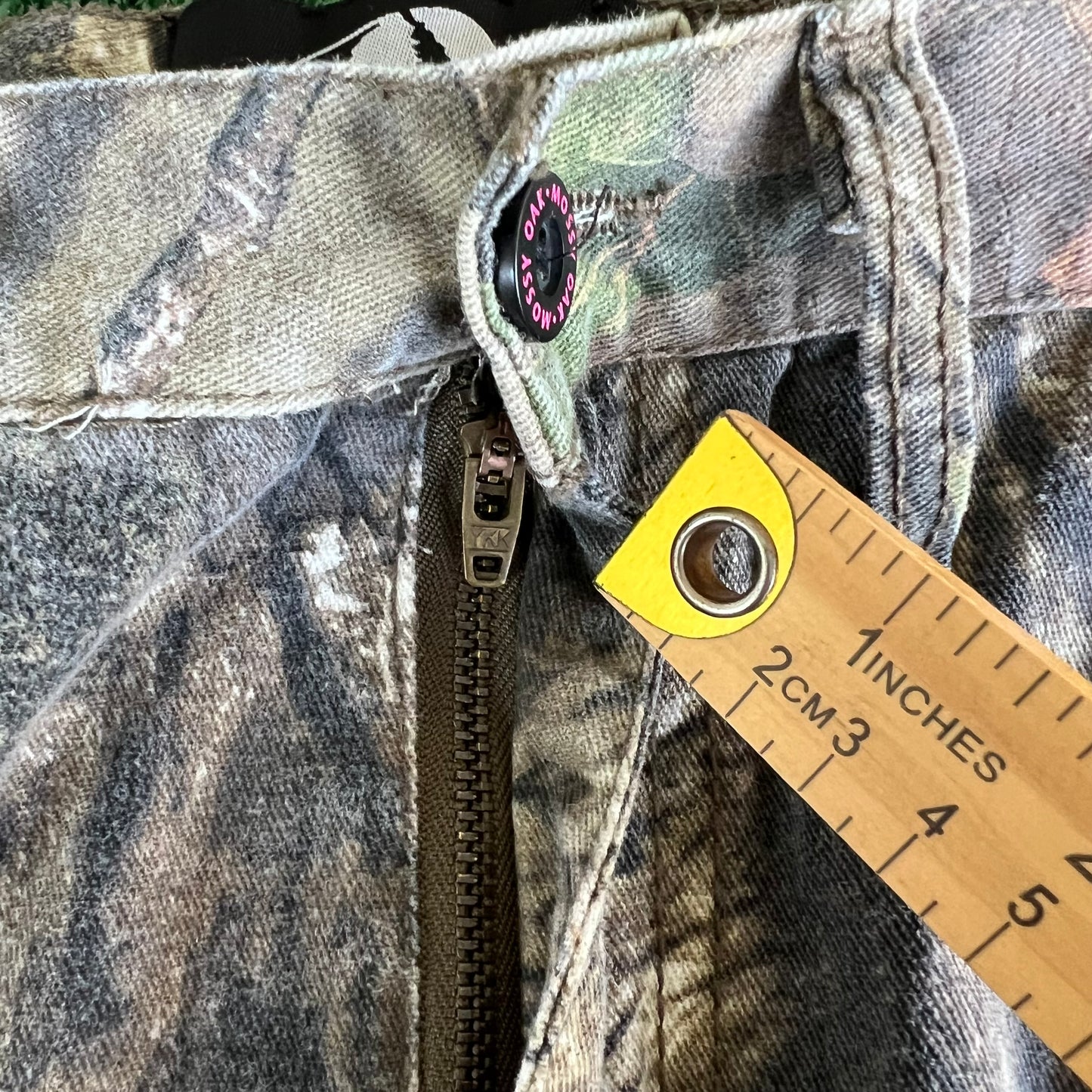 Women's Y2K Mossy Oak Camouflage Cargo Pants - 31x30.25" Small