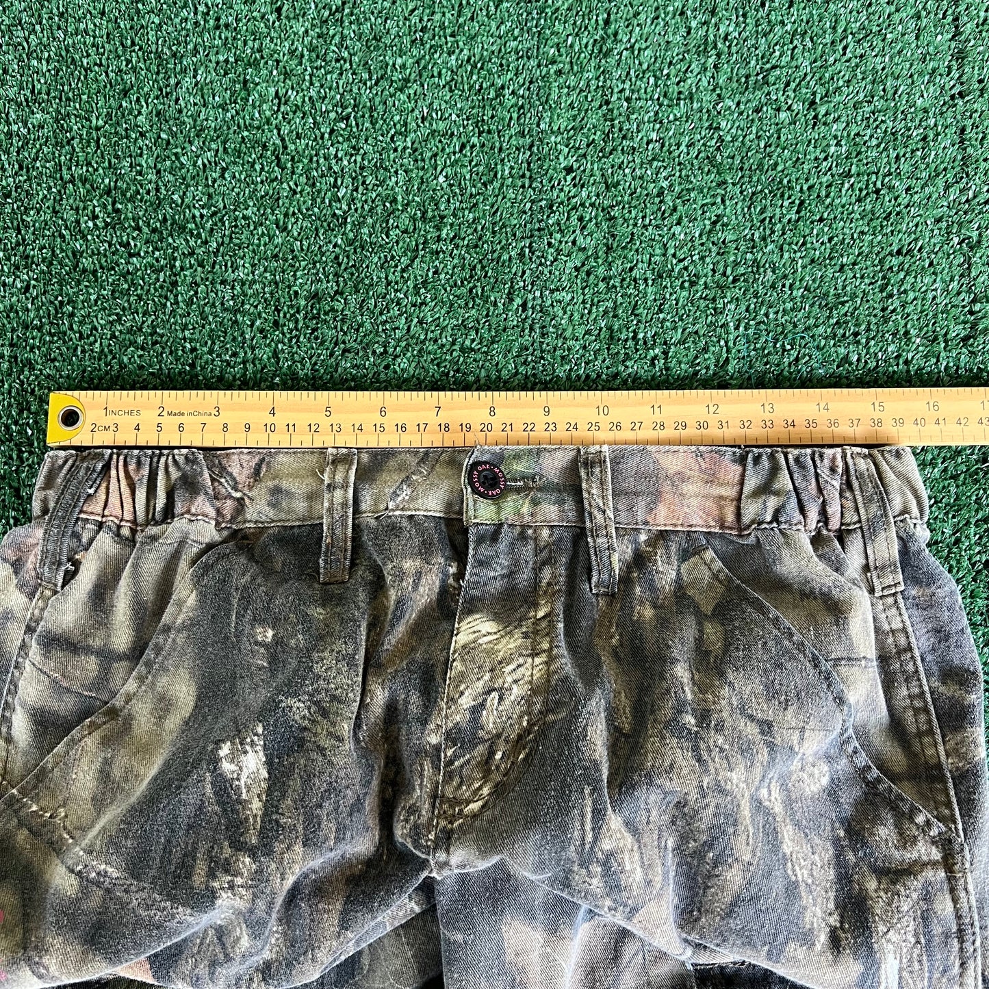 Women's Y2K Mossy Oak Camouflage Cargo Pants - 31x30.25" Small
