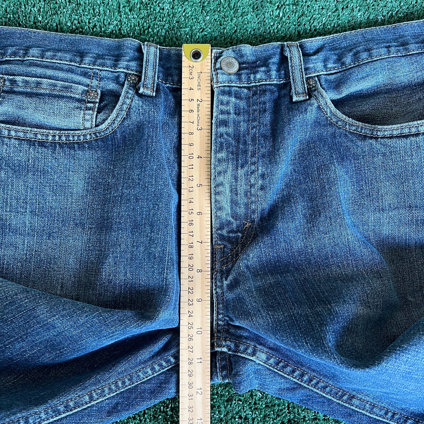 Y2K Levi's 559 Baggy Straight Medium Wash Blue Jeans - 36x32.5" 18" Openings