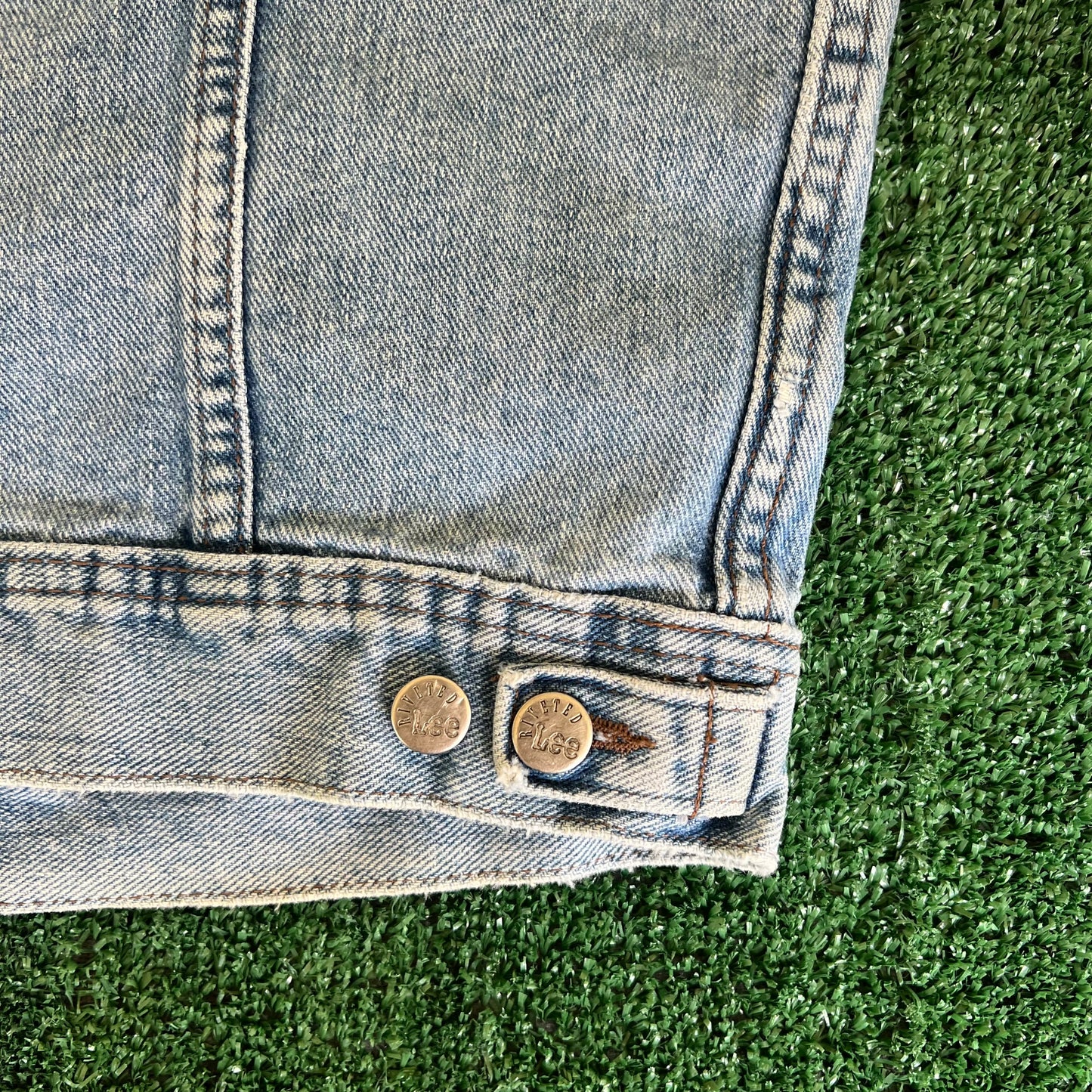 90s Lee Riveted Light Wash Blue Jean Jacket - Medium