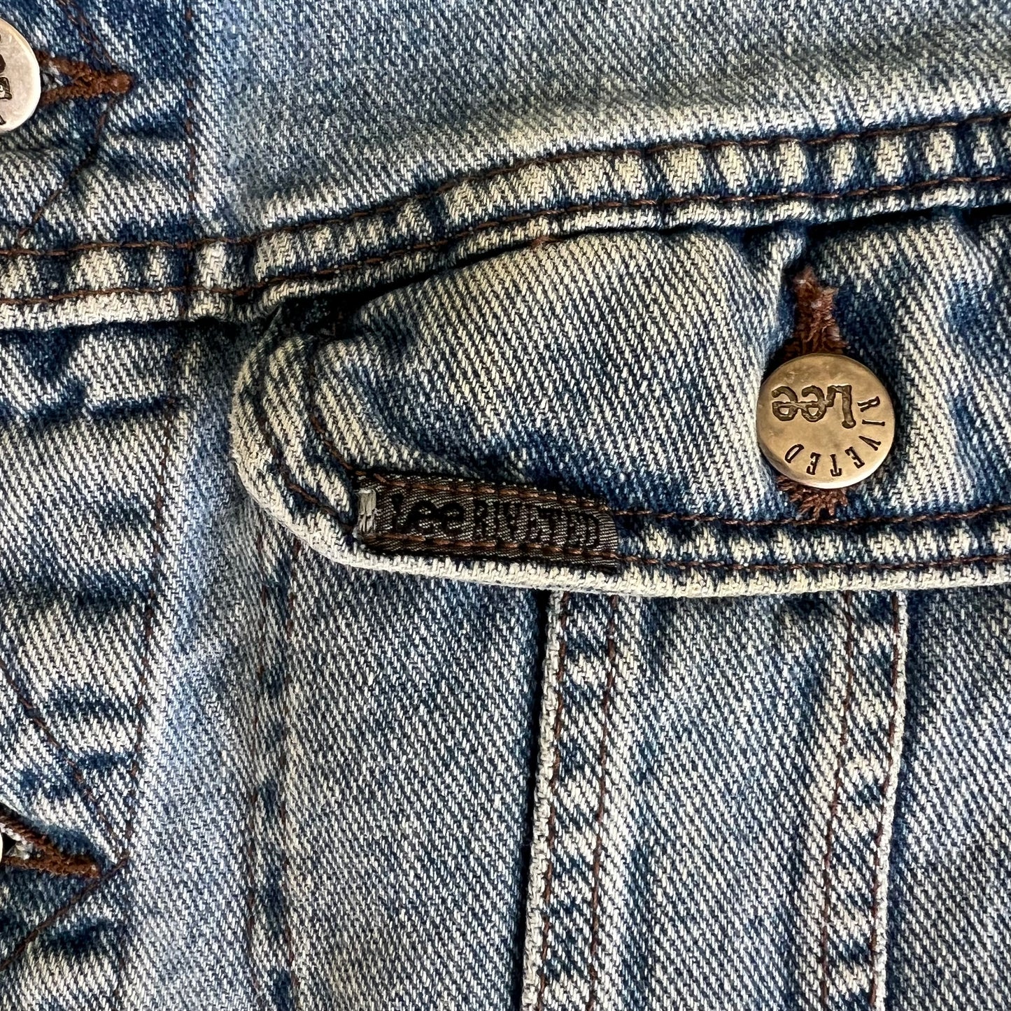 90s Lee Riveted Light Wash Blue Jean Jacket - Medium