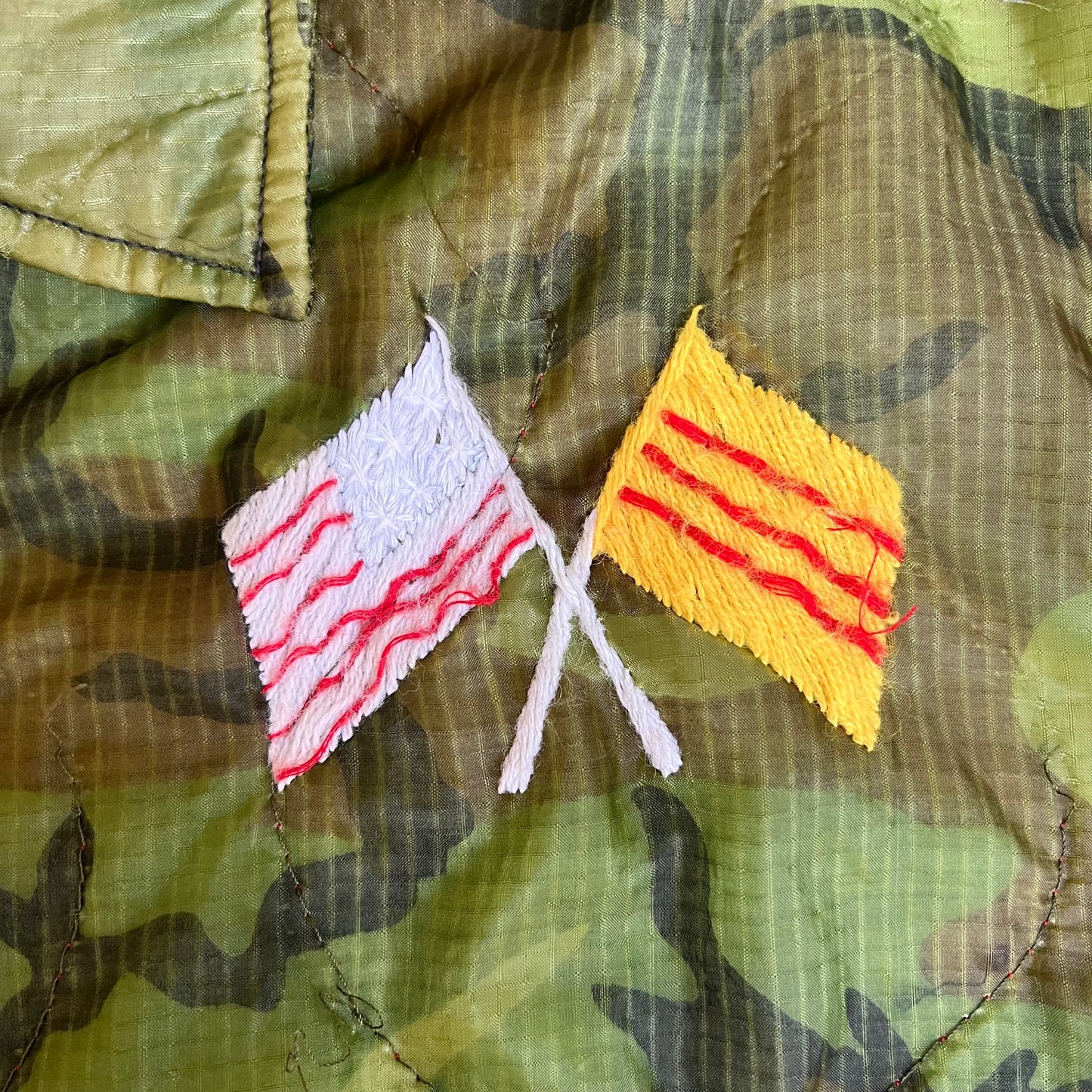 Vintage 70s USMC Saigon Vietnam War Souvenir Full Zip Camouflage Jacket - Medium
