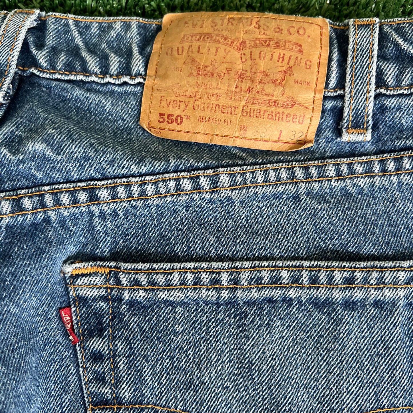 90s Levi's 550  Relaxed Taper Blue Jeans - 32x30.5"