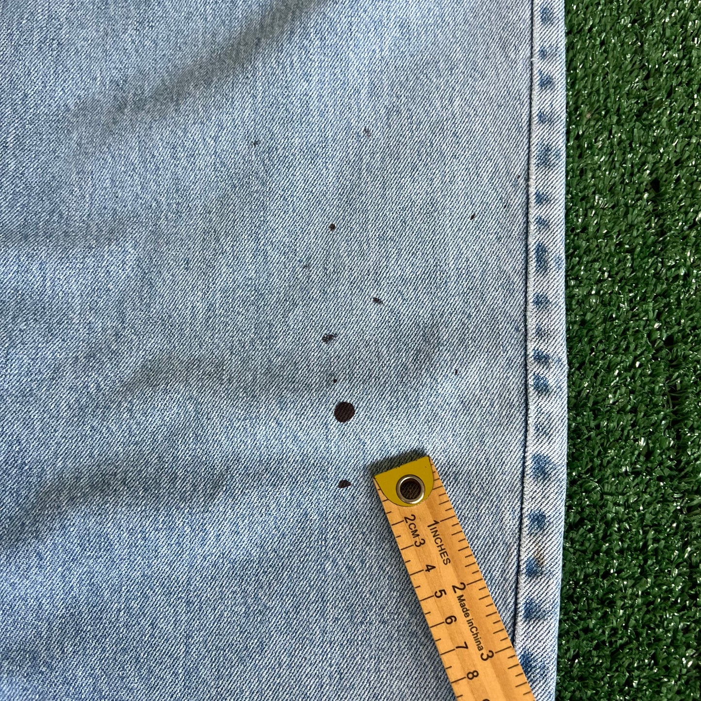 90s Levi's 560 Baggy Tapered Distressed Light Wash Blue Jeans - 34x33.5"