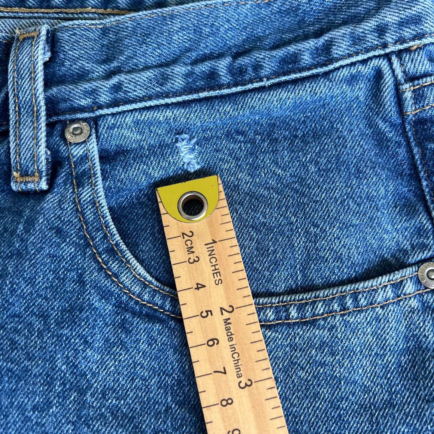 Y2K Tommy Hilfiger Baggy Straight Medium Wash Blue Jeans - 39x30.5" 19" Openings