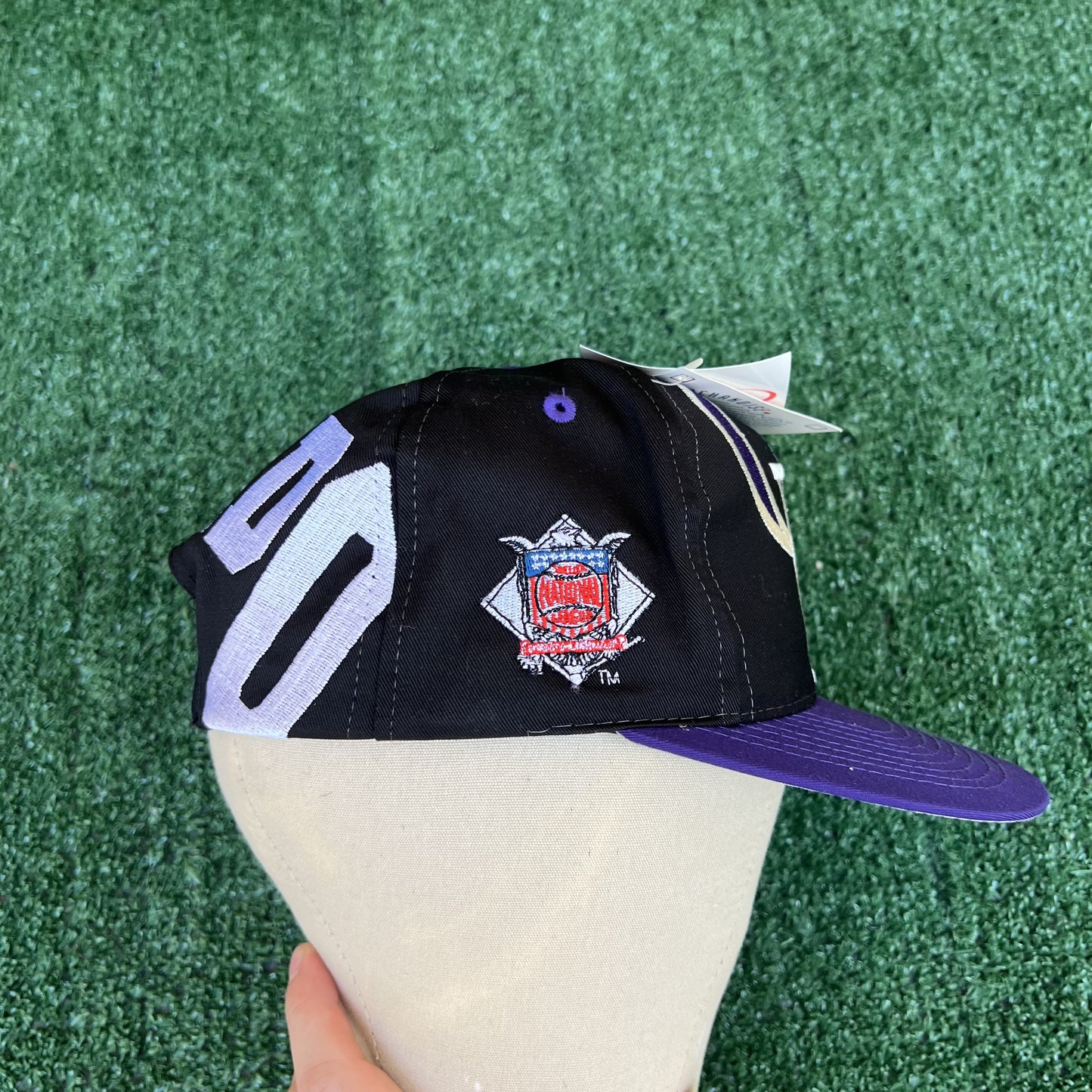NWT VTG Logo Athletic Colorado Rockies Snapback Hat – Black Blockhead Logo, Gray Underbrim