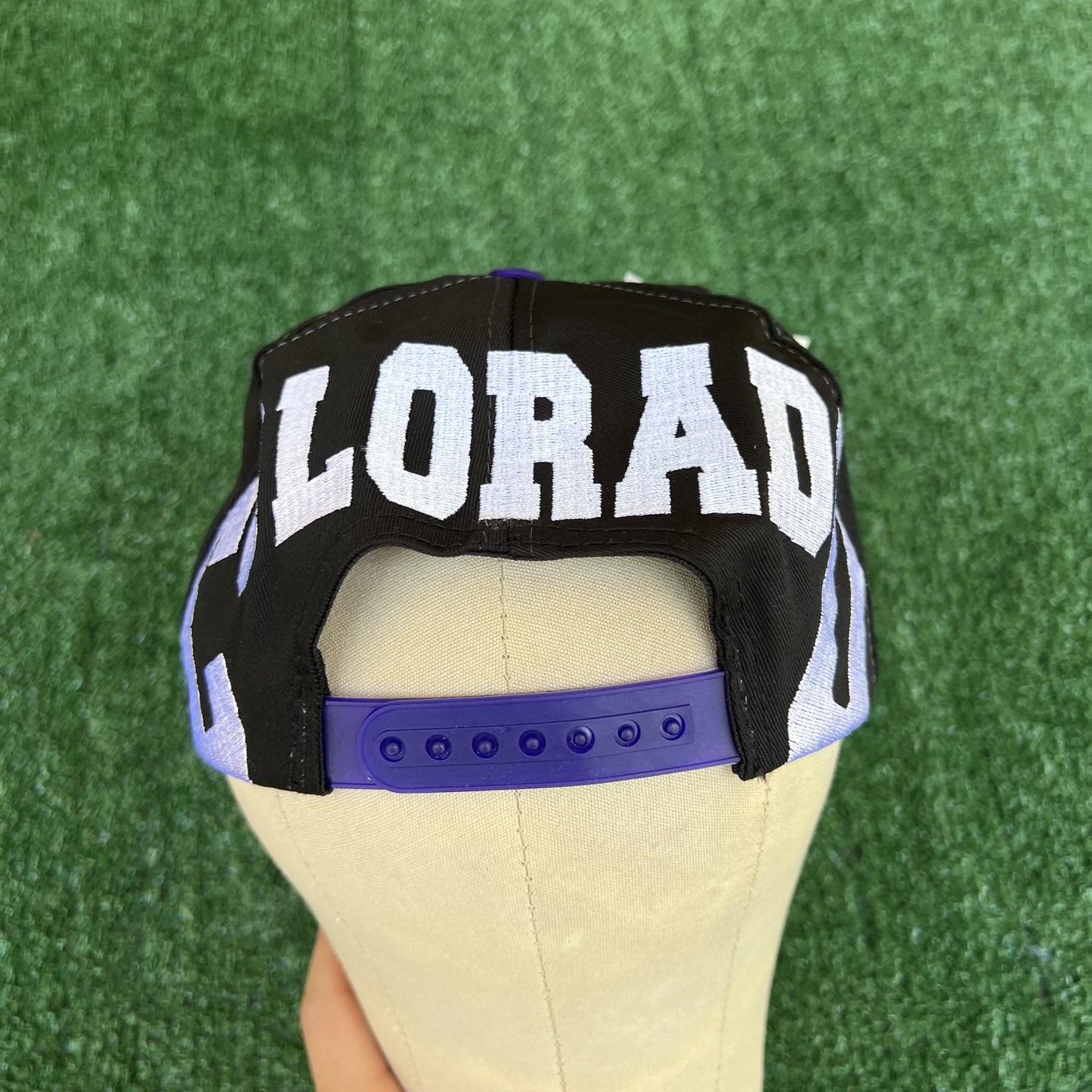 NWT VTG Logo Athletic Colorado Rockies Snapback Hat – Black Blockhead Logo, Gray Underbrim