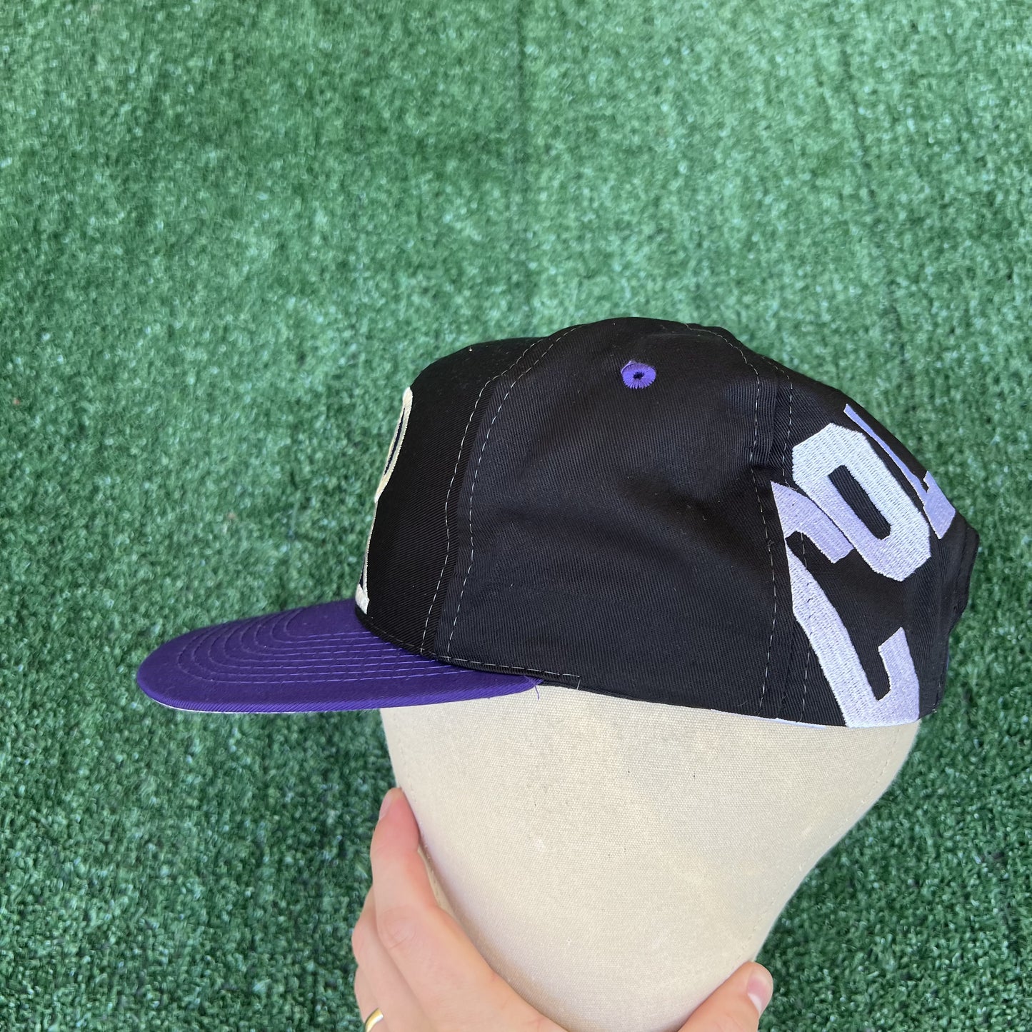 NWT VTG Logo Athletic Colorado Rockies Snapback Hat – Black Blockhead Logo, Gray Underbrim