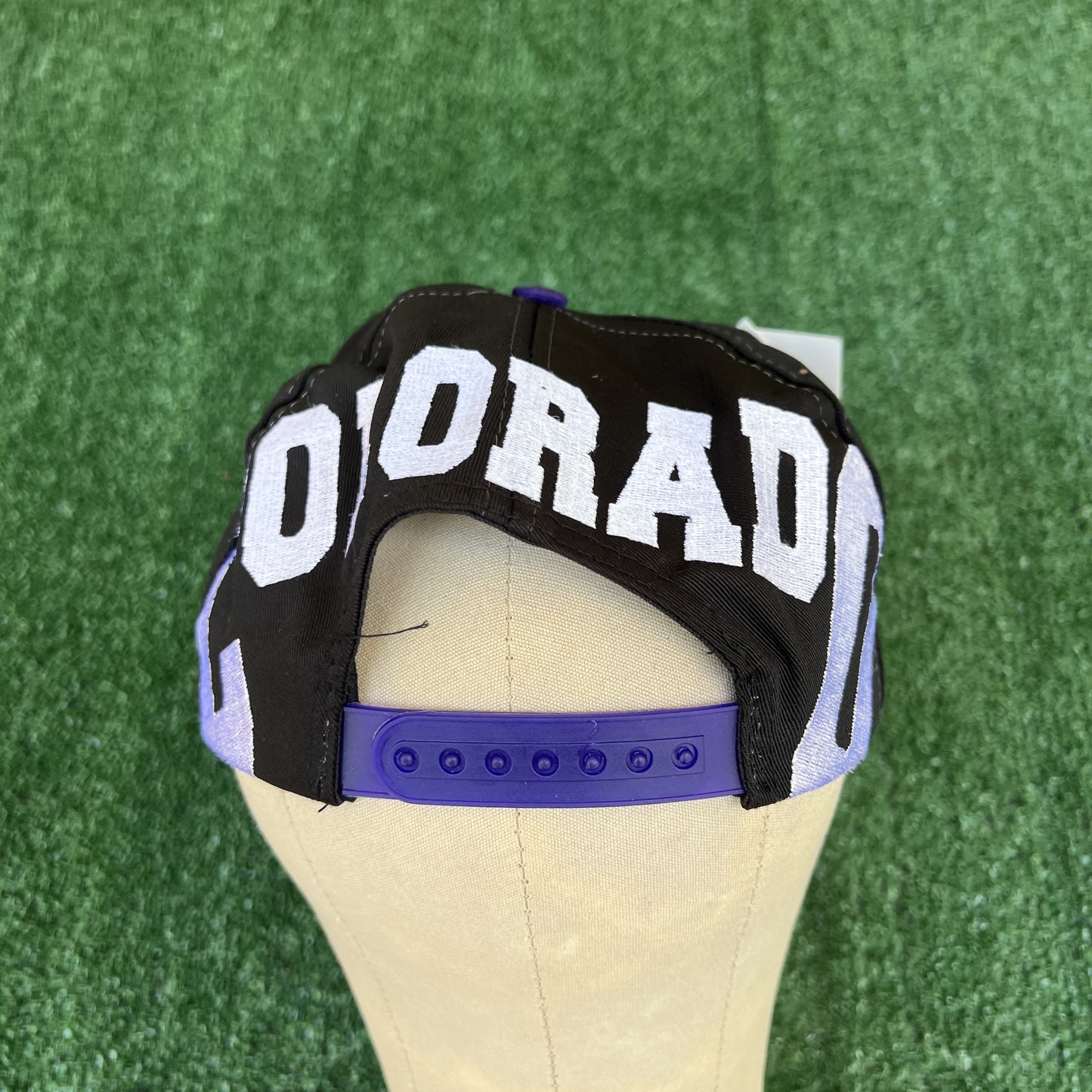 NWT VTG Logo Athletic Colorado Rockies Snapback Hat – Black Blockhead Logo, Gray Underbrim