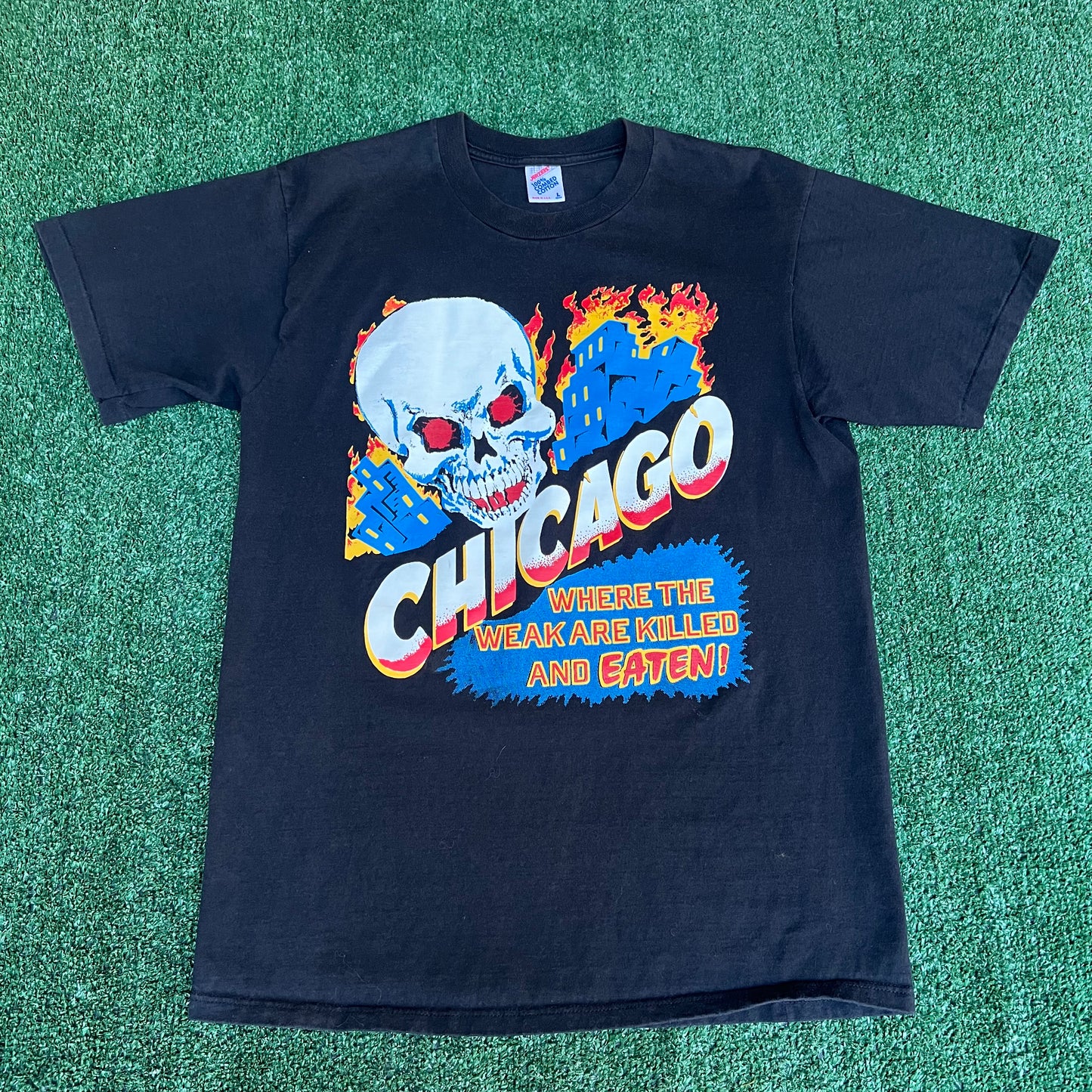 VTG 90s Chicago Where The Weak Are Killed and Eaten Skulls Flames T-Shirt Large